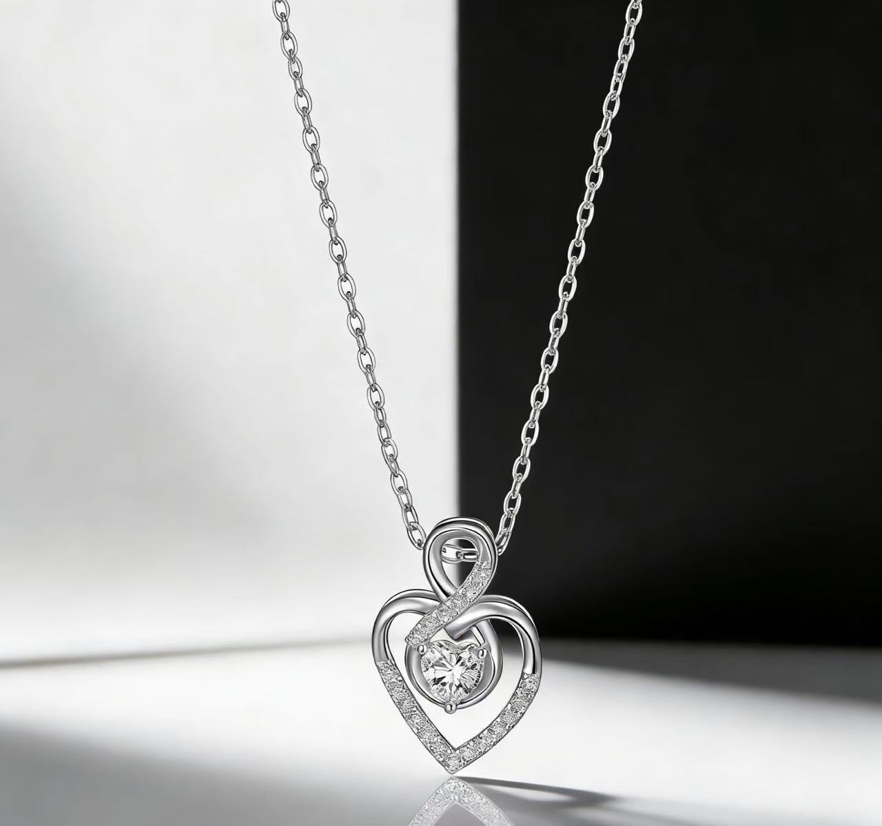 Heart Shaped Necklace For Women Clavicle Length Chain With A Heart Pendant