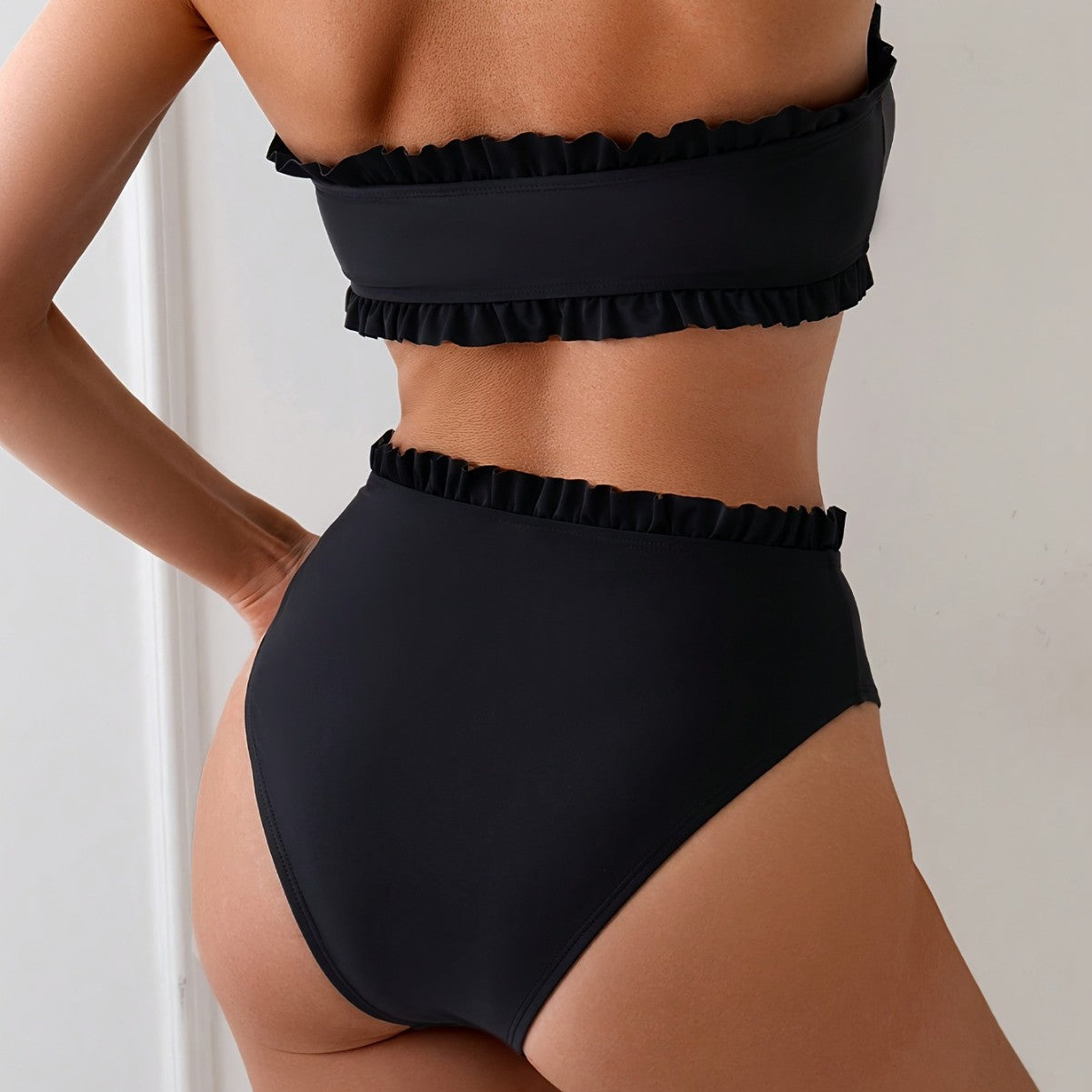 Solid-color Midriff-baring Top With Ruffled Hem And A Slim Fit