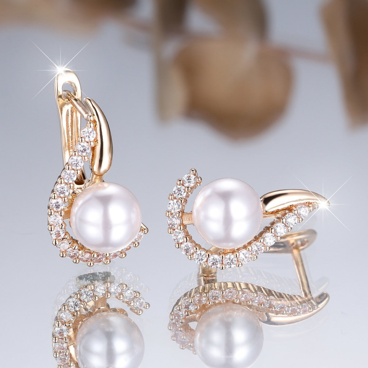 Champagne Gold Pearl-Inlaid Round White Diamond Earrings For Women