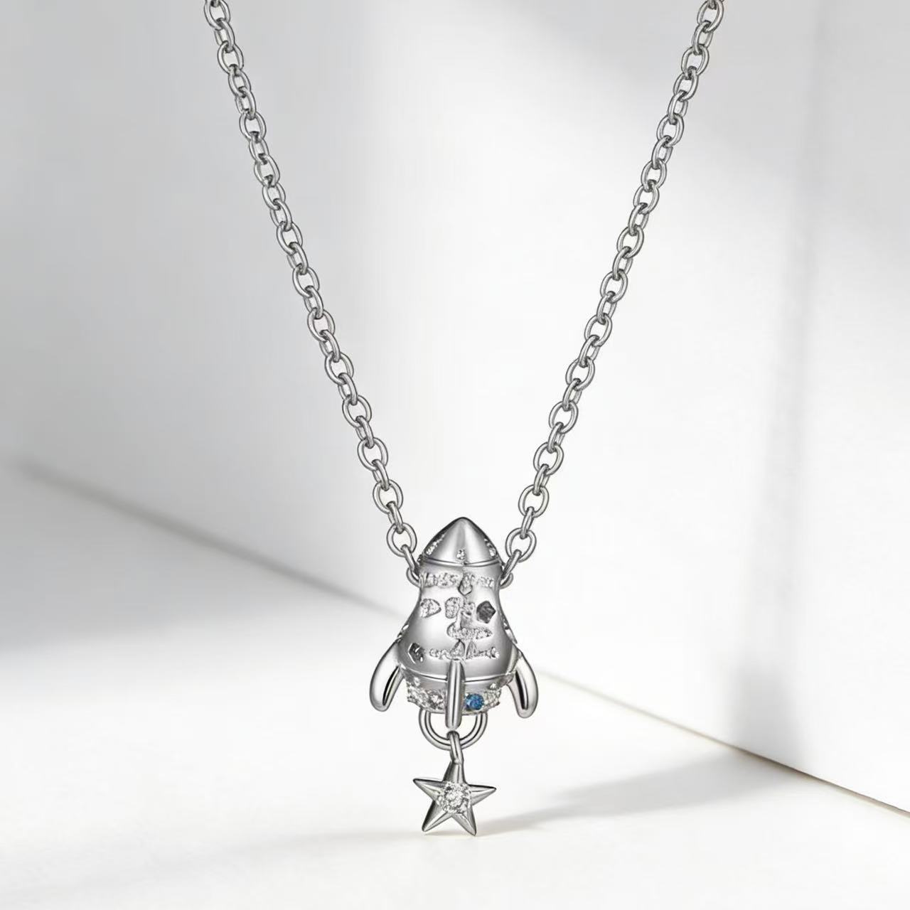 Heart Shaped Zircon Necklace For Women Clavicle Length Chain With A Gold Plated Pendant