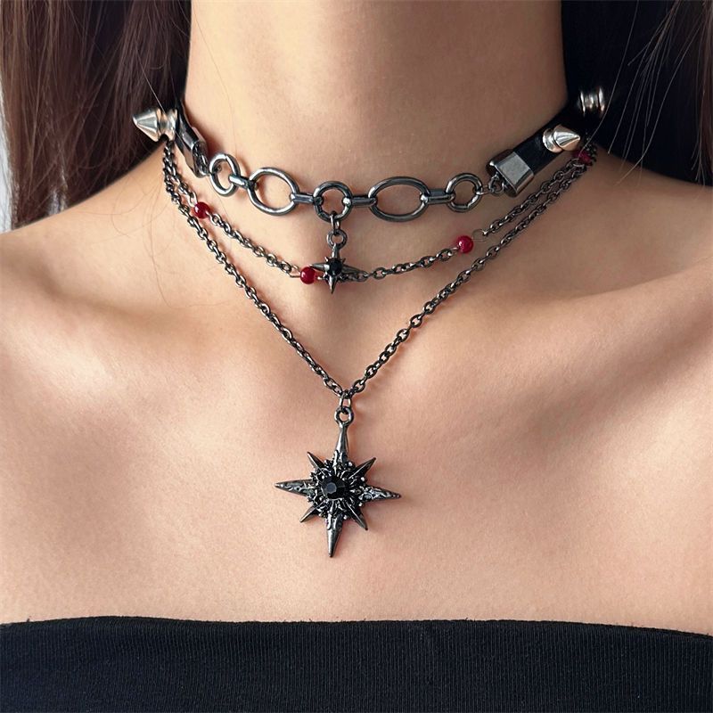 Dark Glittering Star Pendant Rivet Leather Necklace
